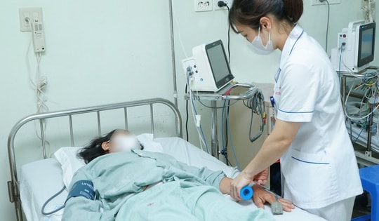 Cấp cứu vì đau bụng, người phụ nữ 65 tuổi ở Bắc Giang bất ngờ được lấy dị vật dài 2cm