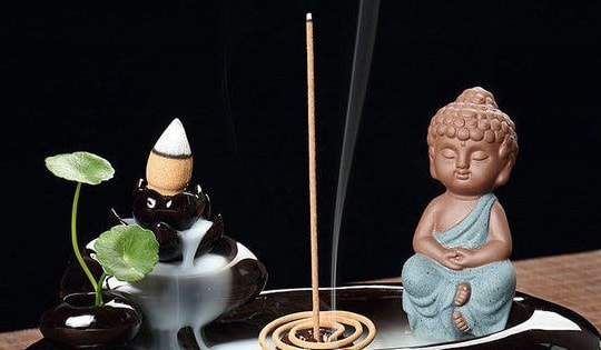 'Tháng cô hồn' đốt thứ này sẽ giúp cân bằng khí trường, phúc lộc, tài thọ, điều hòa cảm xúc tinh thần