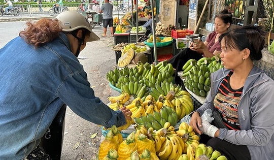 Giá rau xanh, hoa quả tại các chợ Hà Nội tăng nhẹ dịp rằm tháng Bảy