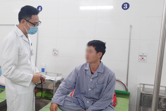 Thích ăn thịt tái, tiết canh, sán 'làm tổ' trong não lúc nào không biết