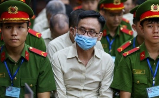 Cựu Cục trưởng Cục Đăng kiểm Trần Kỳ Hình khóc nức nở khi nói lời sau cùng