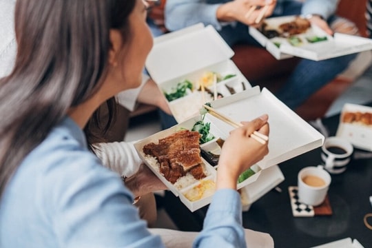 Sụt 5kg, viêm dạ dày nặng vì thói quen gộp bữa sáng thành bữa trưa