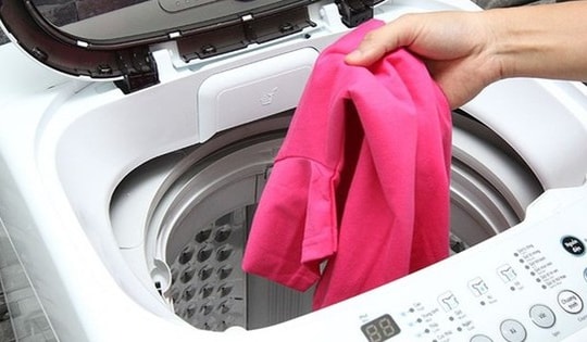 Nên cho quần áo khô hay quần áo ướt vào máy giặt? Thì ra bấy lâu rất nhiều người hiểu sai