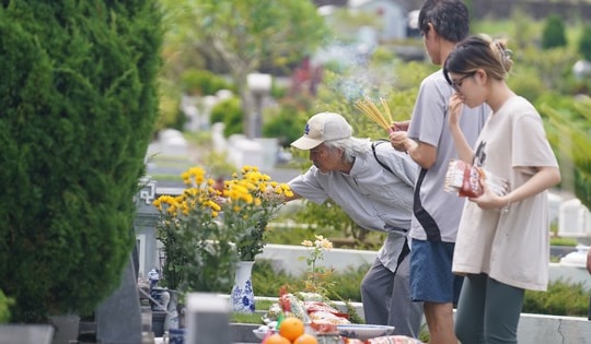 Mâm cúng chay đắt khách lễ Vu Lan, người dân phải đặt trước hơn tuần mới có mâm chay tươm tất dâng lên gia tiên