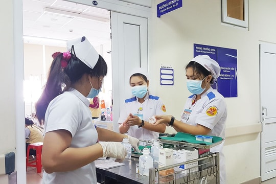 Có được chuyển chức danh Dân số viên sang Điều dưỡng?