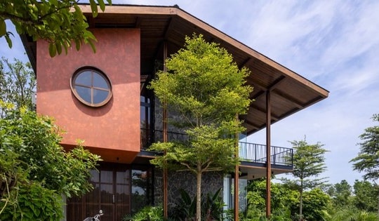 Biệt thự phong cách nhà sàn hướng Tây gây 'sốt'