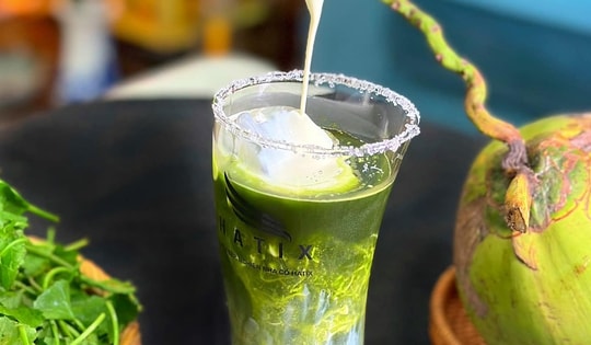 Ông bố 8x chia sẻ cách làm đậu xanh rau má cốt dừa không bị tanh mà ngon ngậy, giữ màu xanh đẹp mắt, uống một lần mê ngay