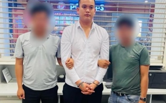 Bắt nóng "Đạt Lợn" tại sân bay Nội Bài