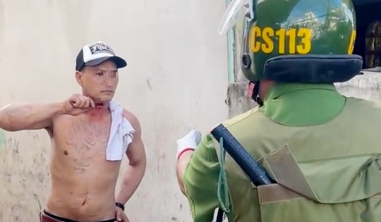 Người đàn ông tẩm xăng đe dọa tự sát cùng con gái sau khi dùng rượu và ma túy