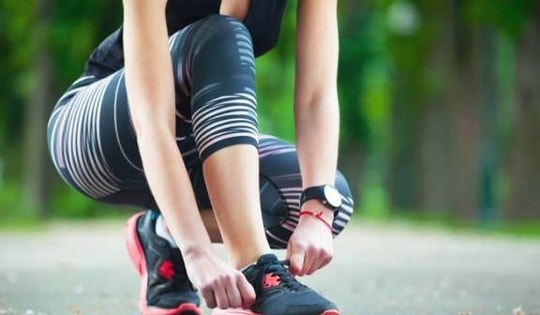 Cách ngăn ngừa tổn thương đầu gối khi đi bộ