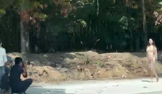 Xác minh vụ cô gái chụp ảnh khỏa thân trên đường ở Bình Dương gây bức xúc dư luận