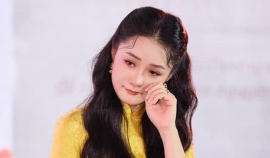 BTV Thu Hà VTV khóc ngay trên sân khấu