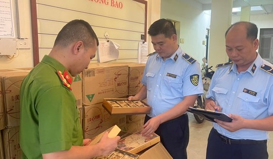 Hà Nội, phát hiện 26 thùng cát lông chửa hơn 3.000 bánh trung thu nhập lậu đang ngang nhiên bày bán