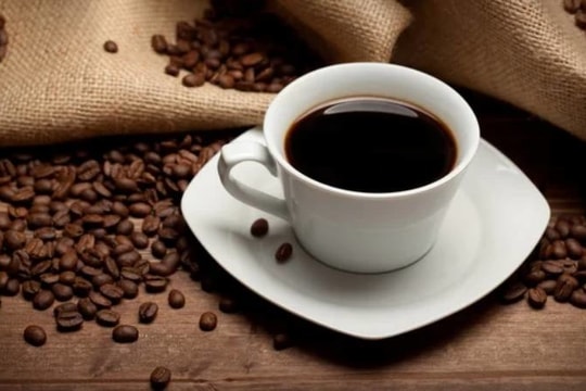Uống 4 tách cà phê mỗi ngày có thể tăng nguy cơ mắc bệnh tim