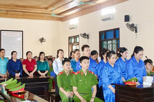 Xét xử Trưởng Văn phòng giao dịch Quỹ Phát triển phụ nữ cùng một loạt cán bộ tín dụng