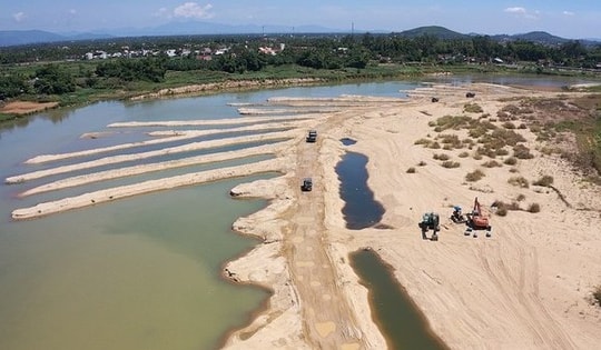 Hà Nội yêu cầu báo cáo vụ đấu giá mỏ cát cao gấp 70 lần giá khởi điểm trong tháng 8