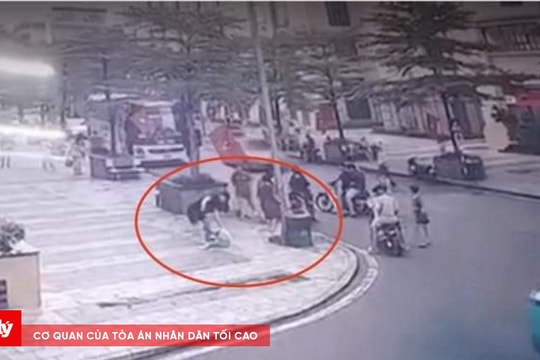 Bé trai bị người đàn ông hành hung trước sảnh chung cư ở Hà Nội