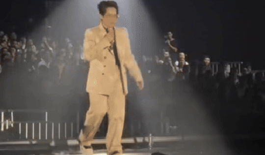 Lên tiếng về sức khỏe sau khi liên tiếp tụt huyết áp lúc biểu diễn, Hà Anh Tuấn sống ra sao trong căn nhà sang?