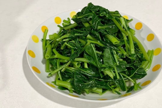 Cô gái bị gan nhiễm mỡ nặng hơn sau 6 tháng ăn chay