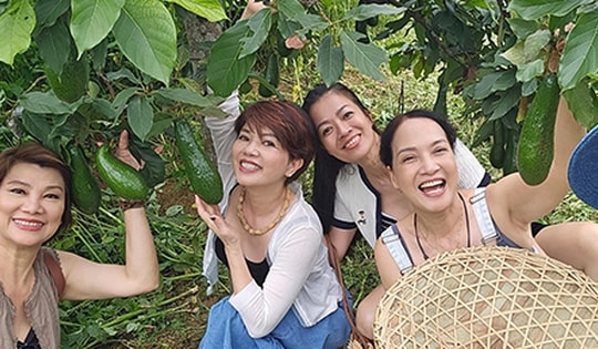 Tuổi hưu nhiều niềm vui của 2 nữ NSND nổi tiếng làng kịch miền Bắc