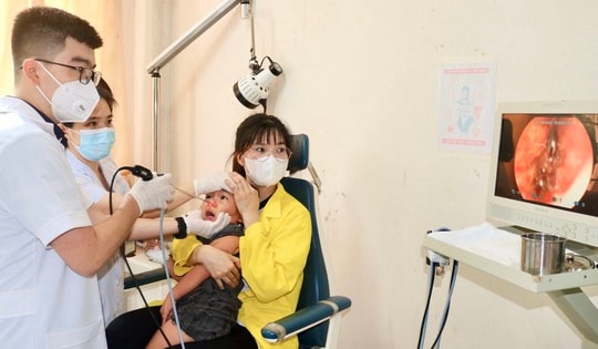 Bé 3 tuổi ở Bắc Giang bị viên pin cúc ăn mòn cuốn mũi và vách ngăn mũi