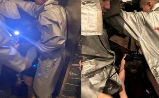 Giải cứu 9 người mắc kẹt trong thang máy ở Hà Nội