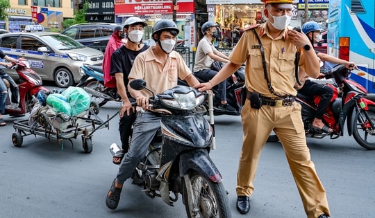 10 tổ công tác đặc biệt của Công an Hà Nội xử phạt 3,3 tỷ đồng các lỗi vi phạm luật giao thông