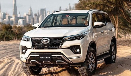 Giá lăn bánh Toyota Fortuner mới nhất ưu đãi cực sốc, Ford Everest liệu còn đủ sức chạy đua?