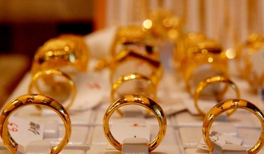 Giá vàng nhẫn cao nhất lịch sử, vì sao người mua lỗ nặng?