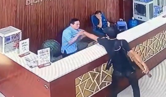 Công an triệu tập đối tượng hành hung bảo vệ chung cư bằng điếu cày