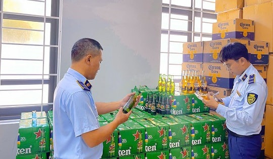 Tạm giữ gần 3.000 chai bia Heineken, Corona nghi nhập lậu