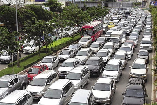 Kinh nghiệm lái xe khi gặp tình trạng kẹt xe