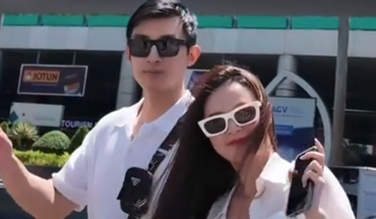 Chồng thiếu gia và Midu gây chú ý vì hành động này khi xuất hiện trên đường