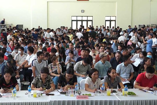 Giá bất động sản Hà Nội tăng “nóng” chưa từng có, nhà đầu tư đang bị "bịt mắt móc túi"?