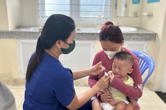 300.000 liều vaccine phòng bệnh sởi-rubella đang về TP.HCM