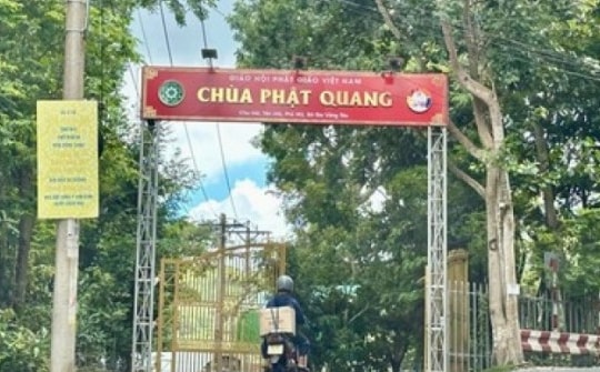 Chùa Phật Quang do ông Thích Chân Quang làm trụ trì có 35 công trình xây dựng không phép