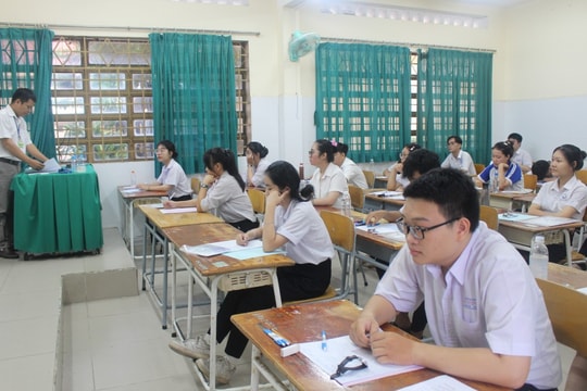 Thi tốt nghiệp THPT: Dự kiến rút ngắn thời gian thi, lần đầu thi môn Tin học, Công nghệ