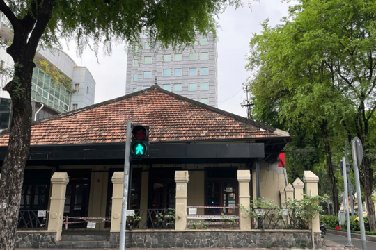 Giá thuê ngốn hết lời, nhiều hãng vẫn 'đốt' tiền cho mặt bằng trung tâm TP.HCM