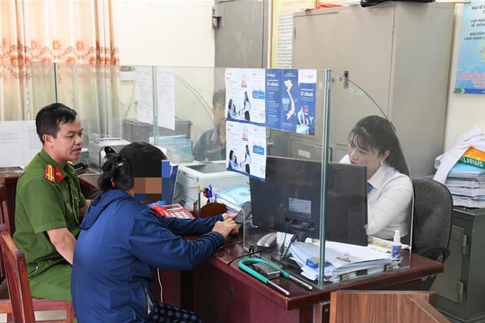 Thấy người phụ nữ có biểu hiện lạ khi rút tiền tiết kiệm, cán bộ quỹ tín dụng lập tức báo công an, ngăn chặn thành công vụ lừa đảo tại Phú Thọ