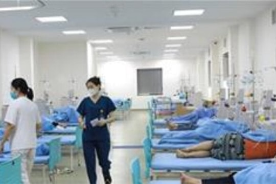 Hơn 150 công nhân nhập viện nghi bị ngộ độc thực phẩm