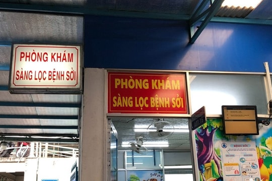 Lo ngại bệnh viện TP.HCM thành ‘trung tâm phân phối sởi’