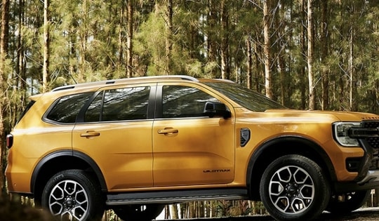 Giá lăn bánh Ford Everest mới nhất đang ưu đãi cực khủng, Santa Fe và Toyota Fortuner lo sợ thua về doanh số
