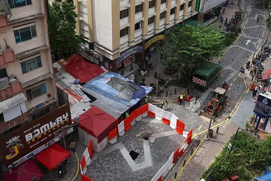 Khu phố sầm uất đóng băng sau khi du khách bị hố tử thần 'nuốt chửng'