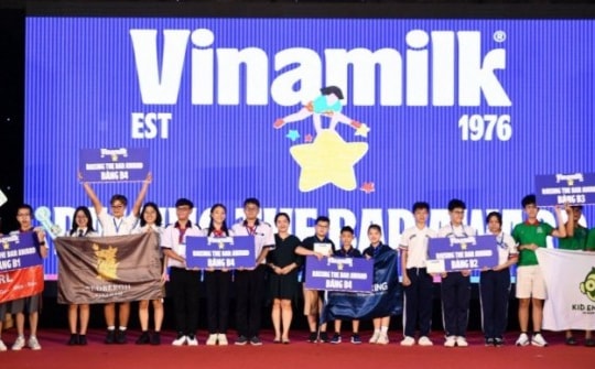 Nhà vô địch Robotacon WRO 2024 nhận giải thưởng “Raising The Bar” của Vinamilk