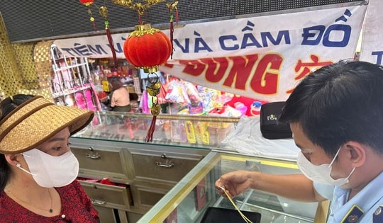 Kiểm tra loạt tiệm vàng ở TPHCM