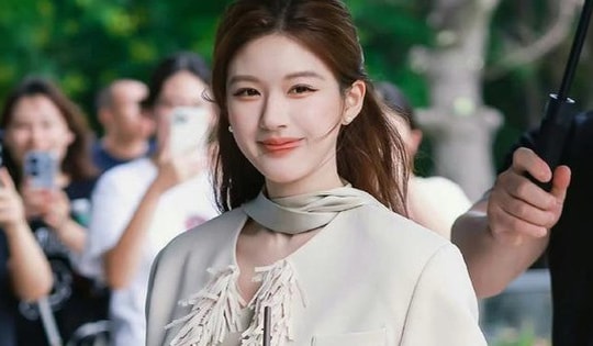 Triệu Lộ Tư cạo tóc để "hack" mặt nhỏ, netizen nói gì?