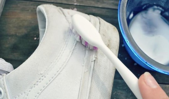 Giày thể thao bị mốc, đừng lo, hãy dùng ngay thứ này vừa đơn giản lại tiết kiệm tiền
