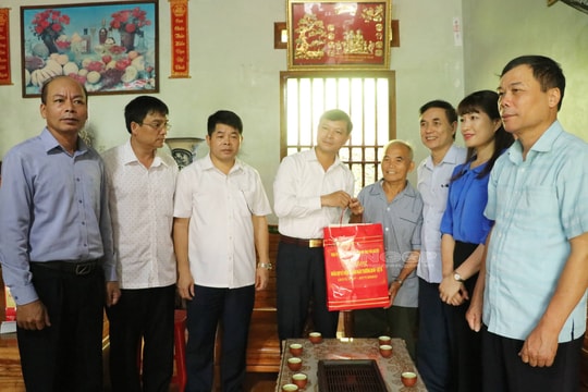 Mức tặng quà gia đình chính sách kỷ niệm 70 năm Ngày giải phóng Thủ đô 10/10 tại Hà Nội