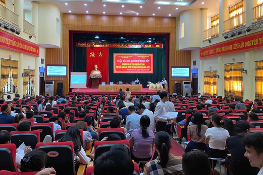 Tranh thủ dịp nghỉ lễ 2/9, xuất hiện nhiều nhà đầu tư "tay to" đổ xô đi đấu giá đất, xôn xao cả vùng quê Thanh Hoá