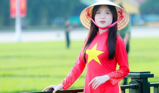 Người dân Thủ đô đến Quảng trường Ba Đình chụp ảnh dịp lễ 2/9